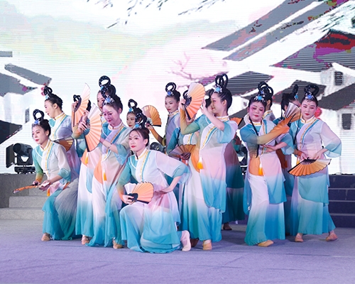 “十度春秋共風(fēng)雨 百年新程再起航”，南康城發(fā)集團十周年慶典晚會(huì )精彩回眸